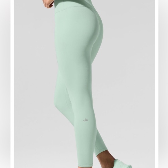 Alo Leggings - Picture 2 of 2